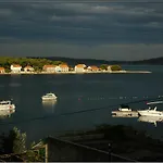 Marica Apartman Brodarica