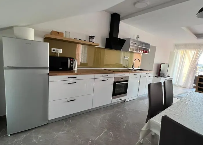 Marica Brodarica (Sibenik-Knin)